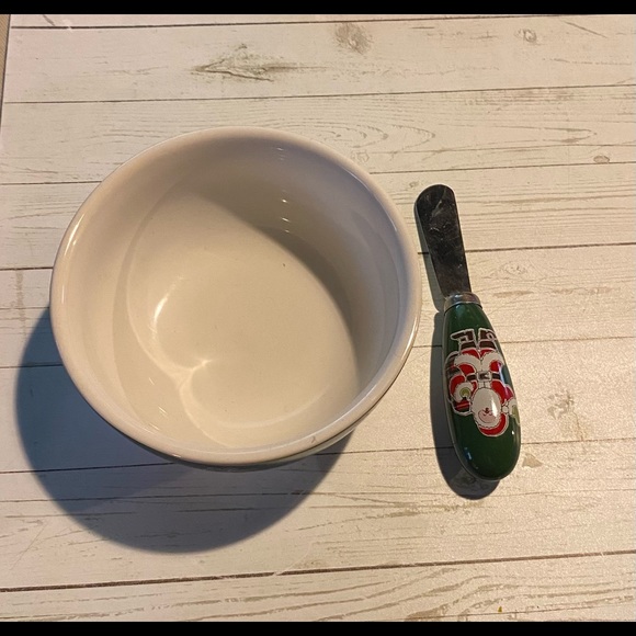 Holiday/winter theme Cheese ball or dip bowl with spreader-like new - Picture 1 of 3